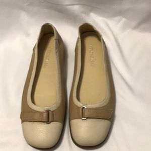 Women’s Aerosoles slip on shoes